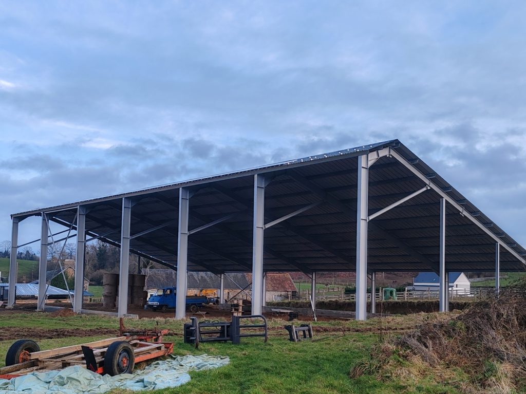 Fondations pieux battus hangar agricole vendée